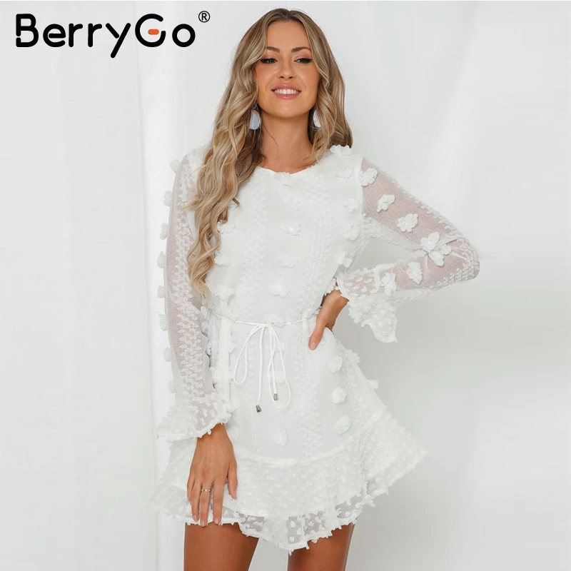 Женское короткое Сетчатое платье BerryGo белое с цветочной вышивкой и длинным