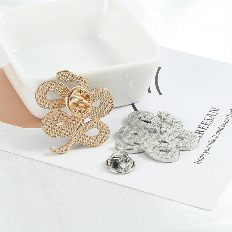 Черные броши в виде змеи темные панк золотые эмалевые булавки не причиняют вреда