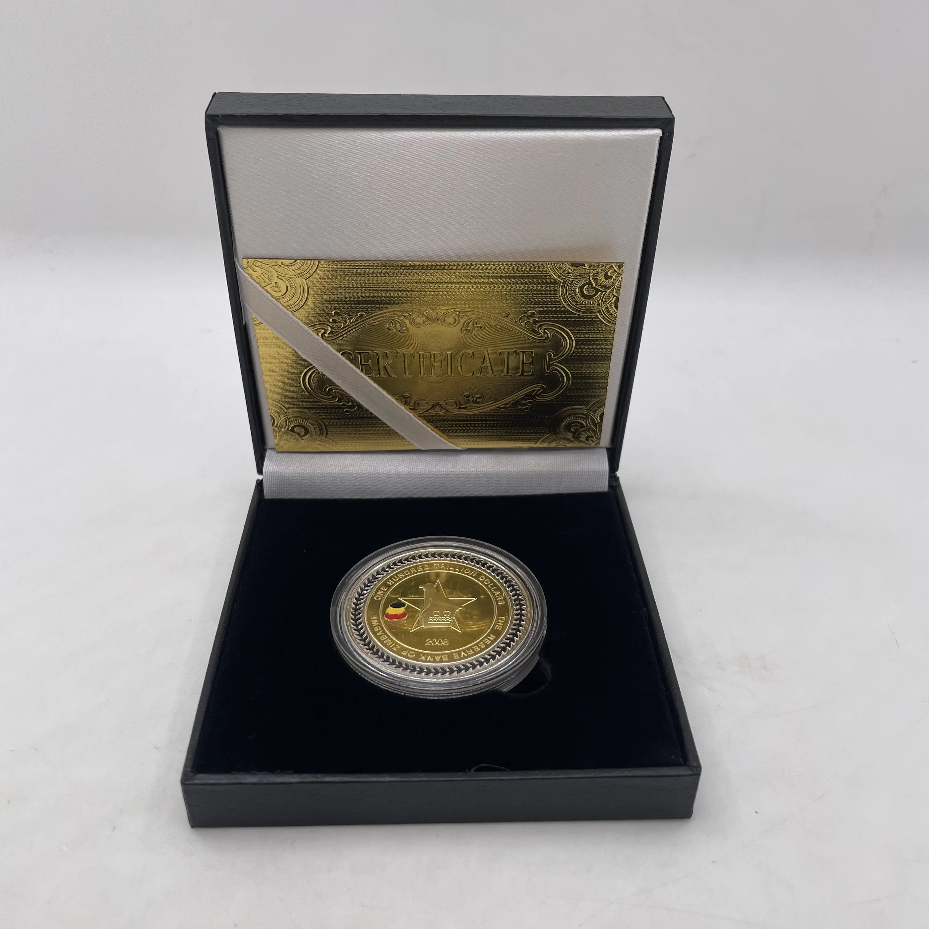 Сто триллиона долларов Зимбабве пять животных голова монета с черной коробкой