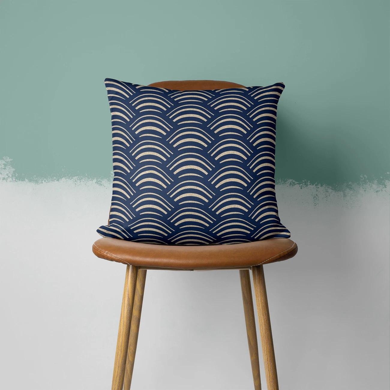 Декоративная льняная наволочка 45x45 с японским волнистым узором - купить по