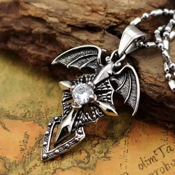 Креативный дизайн летучая мышь крест кулон ожерелье красный кристалл два крыла