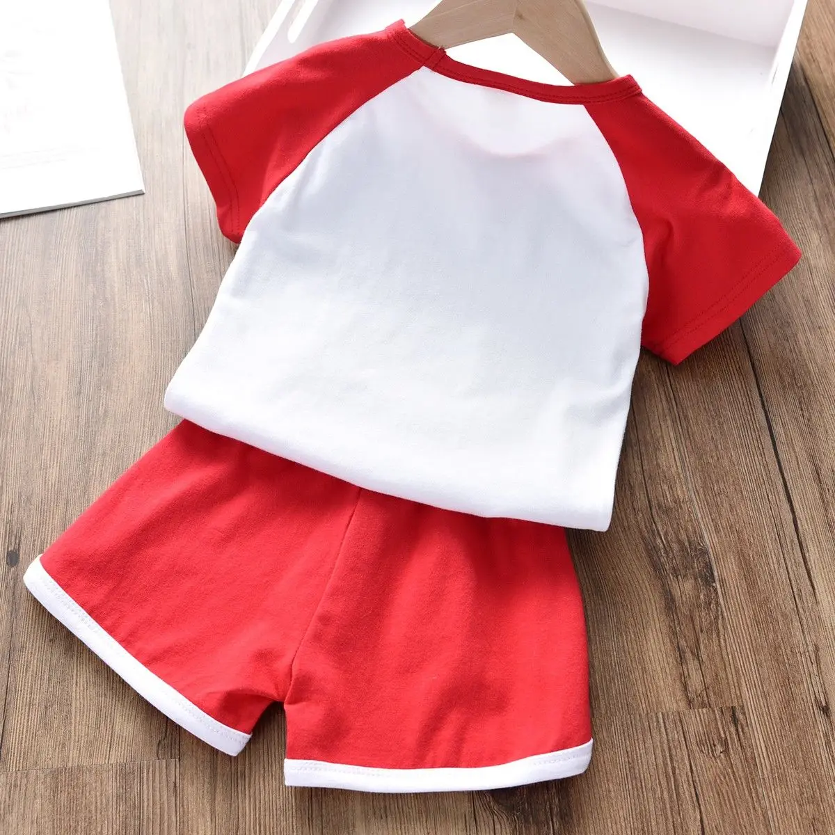 Повседневный костюм для маленьких мальчиков и девочек футболка с короткими