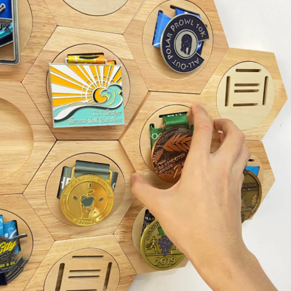 

Wooden Hexagon Medals Storage Shelf Homes Decorative Tool Racks Medal Album for Households Bedroom Decoration