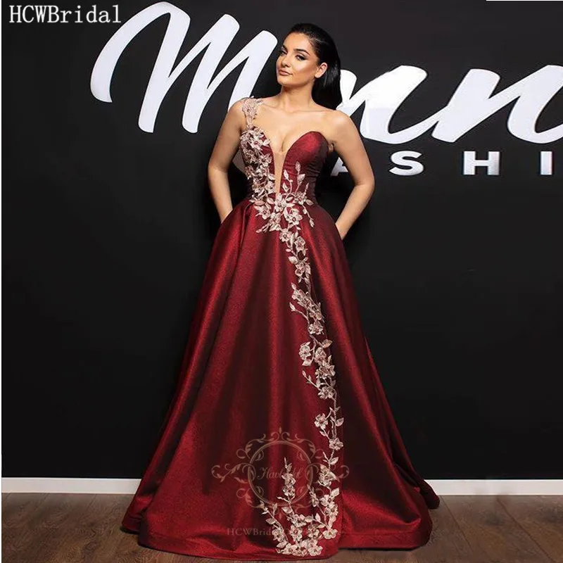 

Glitter Wine Red Long Evening Formal Dress With Pockets One Shoulder Beading Appliques Saudi Sexy Arabic Women Prom Party Gowns
