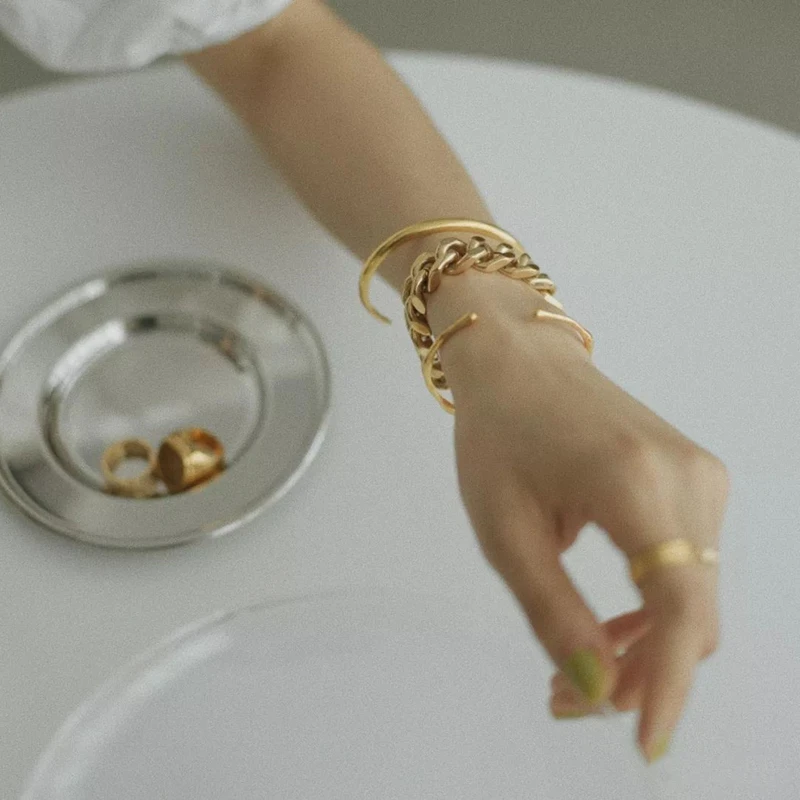 

High quality cold light wind retro temperament coarse chain hand decoration elegant fashion simple bracelet women