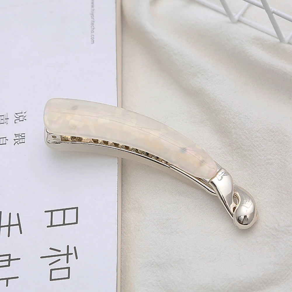 

Korea New Fashion Acrylic Hair Claw Banana Shape Portable Strong Candy Color Barrettes French Hairpins For Ladies Hair Acc.