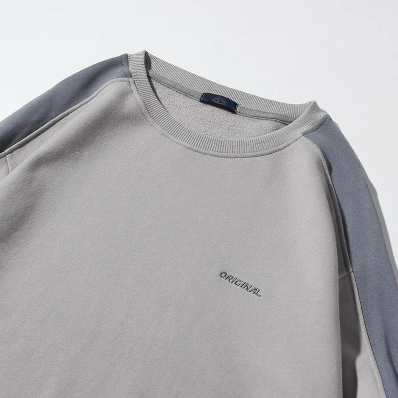 Японский контрастный свитер с круглым воротником для мужчин полосатым рукавом