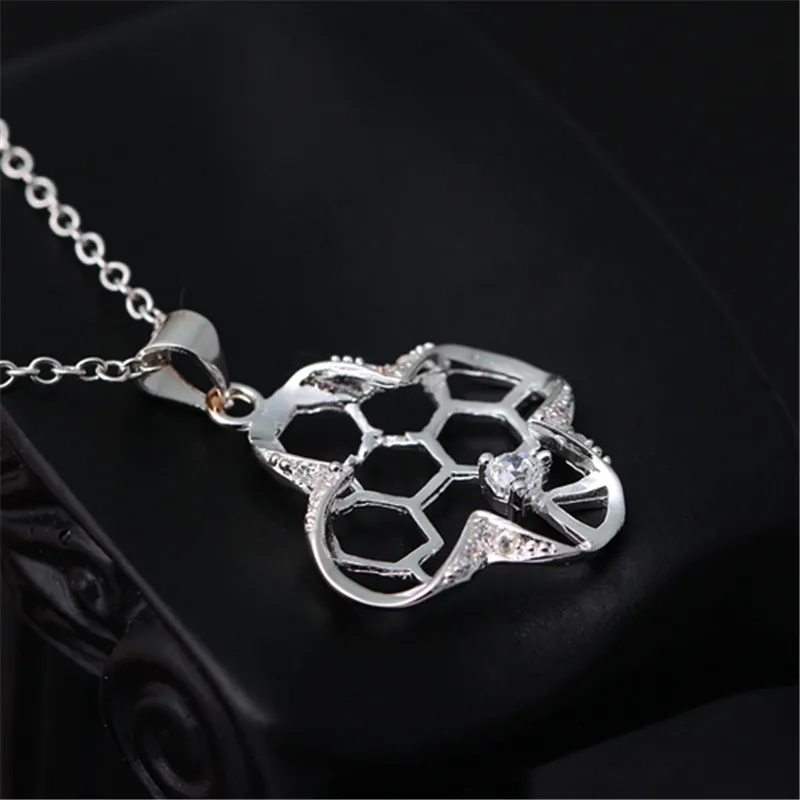 

Новый Серебряный кулон индивидуальная Харизма женская любовь четыре листа инкрустированный цирконием ожерелье кулон