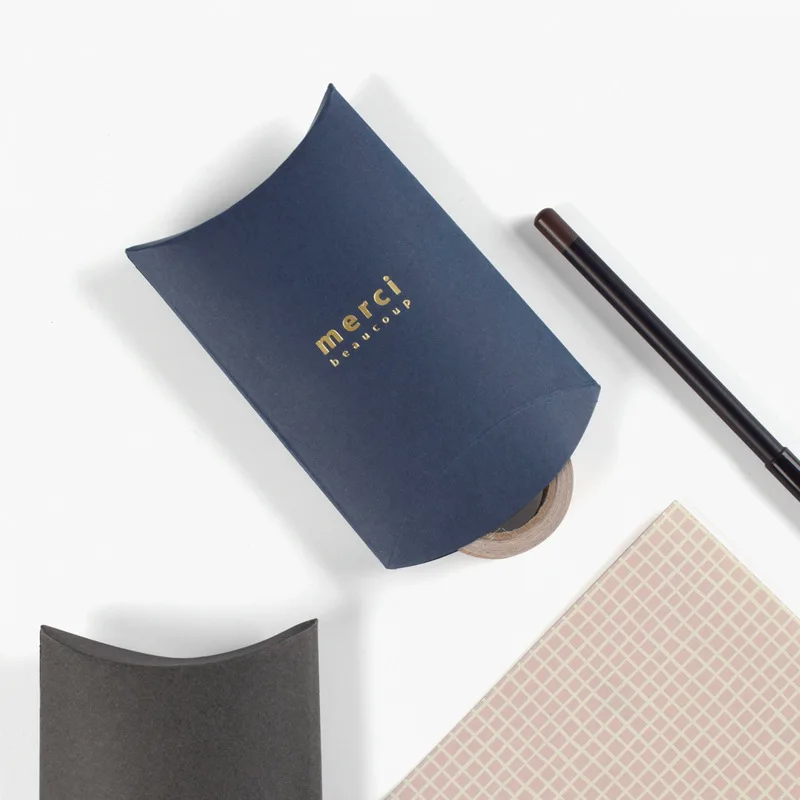 Коробки для конфет в форме подушки из крафт-бумаги | Дом и сад