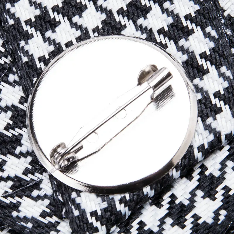 Модная брошь из ленты с большим кристаллом и жемчугом в студенческом стиле