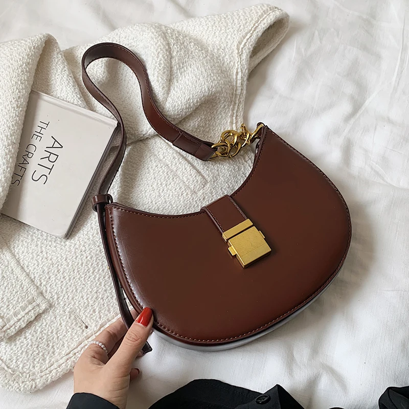 

Trend Female Chain Branded Trending Baguette Shoulder Handbags Small Solid Color PU Leather Saddle Crossbody Bags for Women 2021