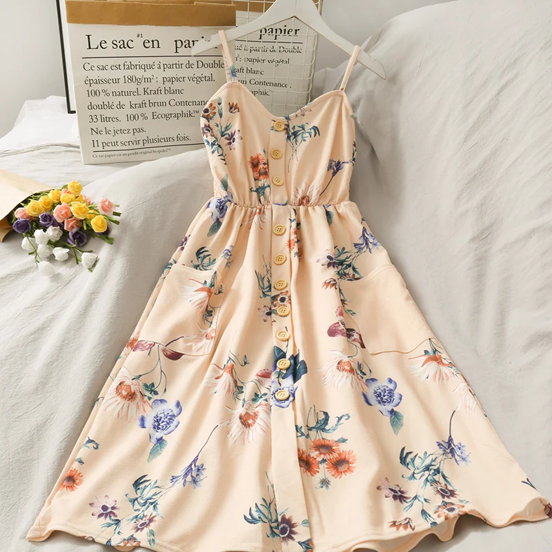 Женское платье на бретельках с высокой талией облегающее цветочным принтом