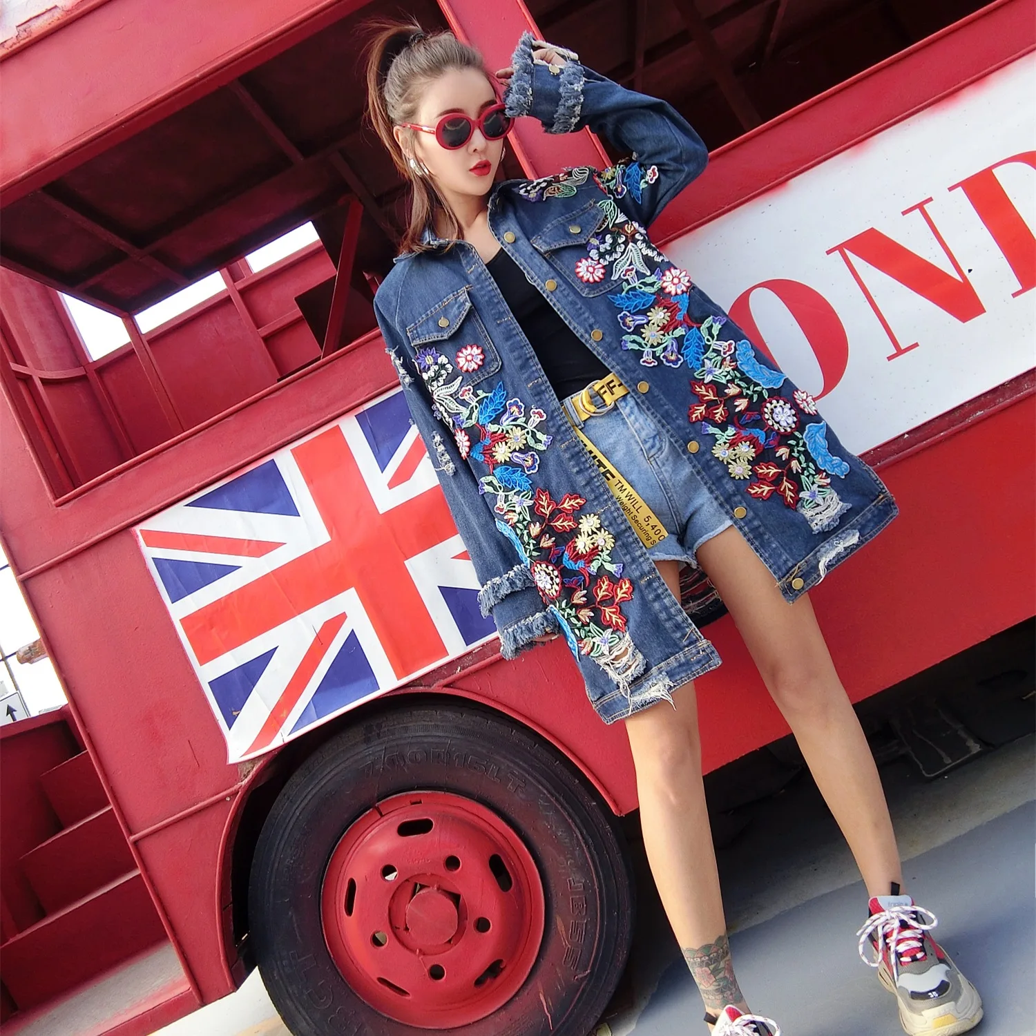 

Tide brand women's autumn new fashion heavy industry embroidery loose and thin mid-length long-sleeved denim jacket women