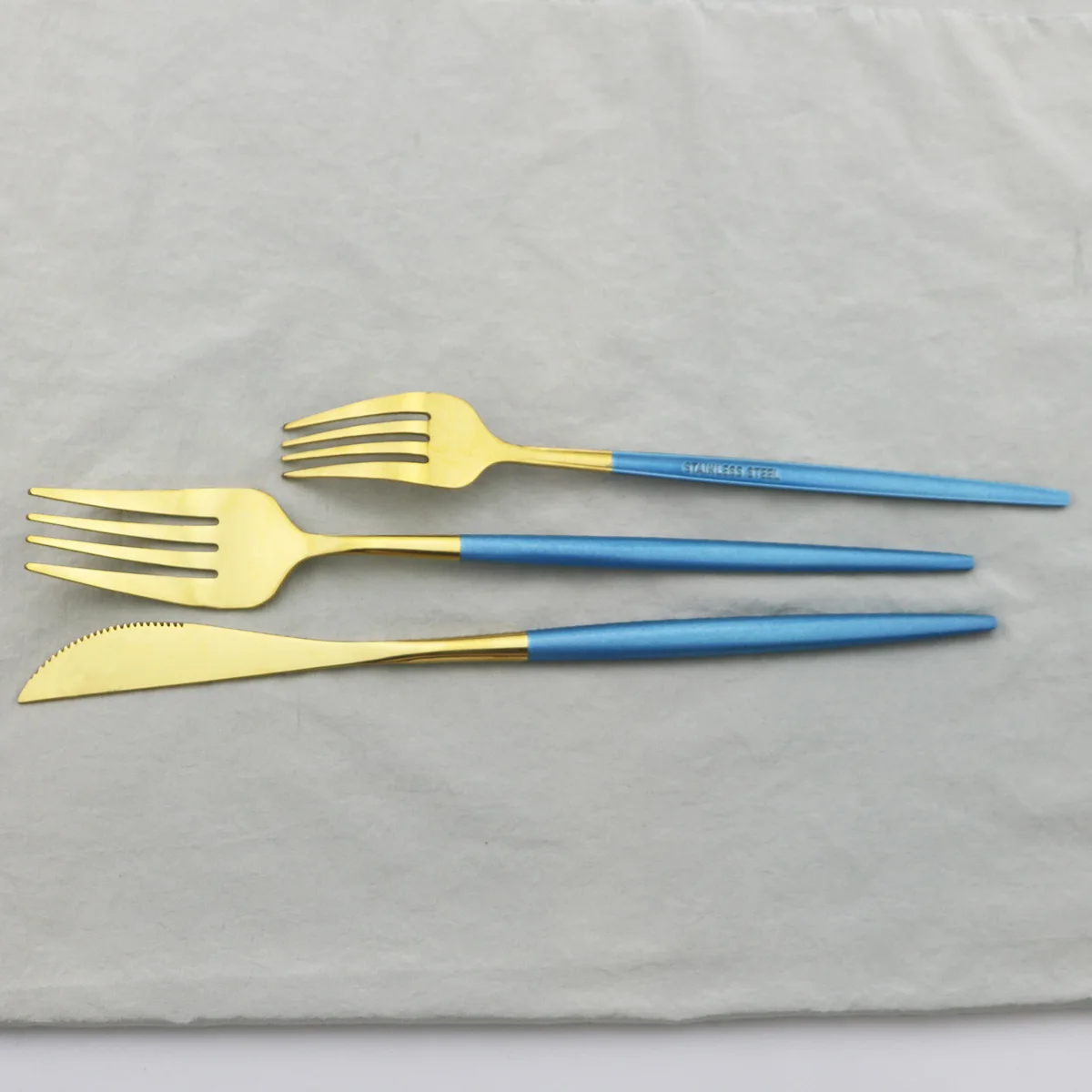 Набор столовых приборов синего и золотого цвета столовая посуда набор из