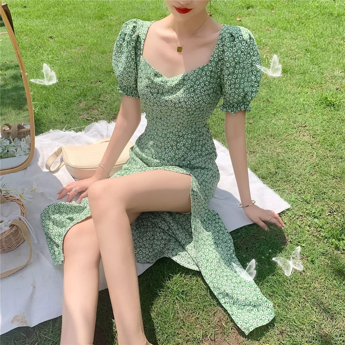 

French square collar floral dress female 2021 summer new style temperament is thin split puff sleeve mid-length skirt