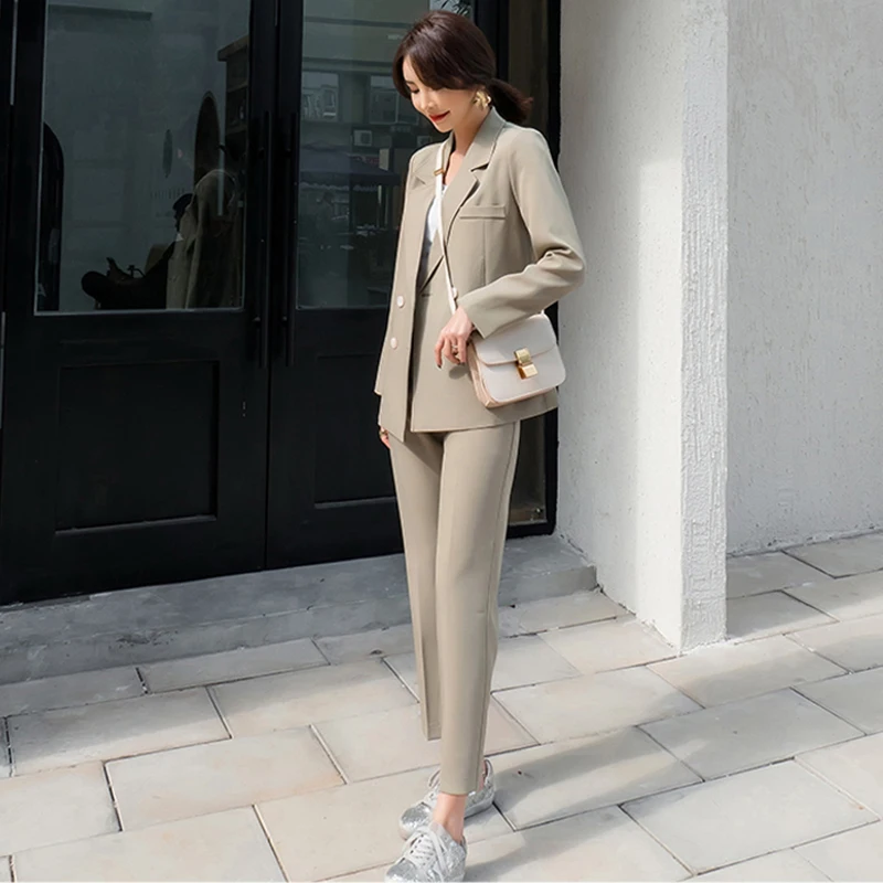 Женский двубортный блейзер с отложным воротником и длинными брюками | Женская