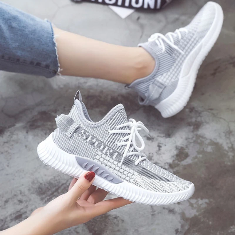 Женские кроссовки сетчатые повседневные дышащие на плоской платформе черные для