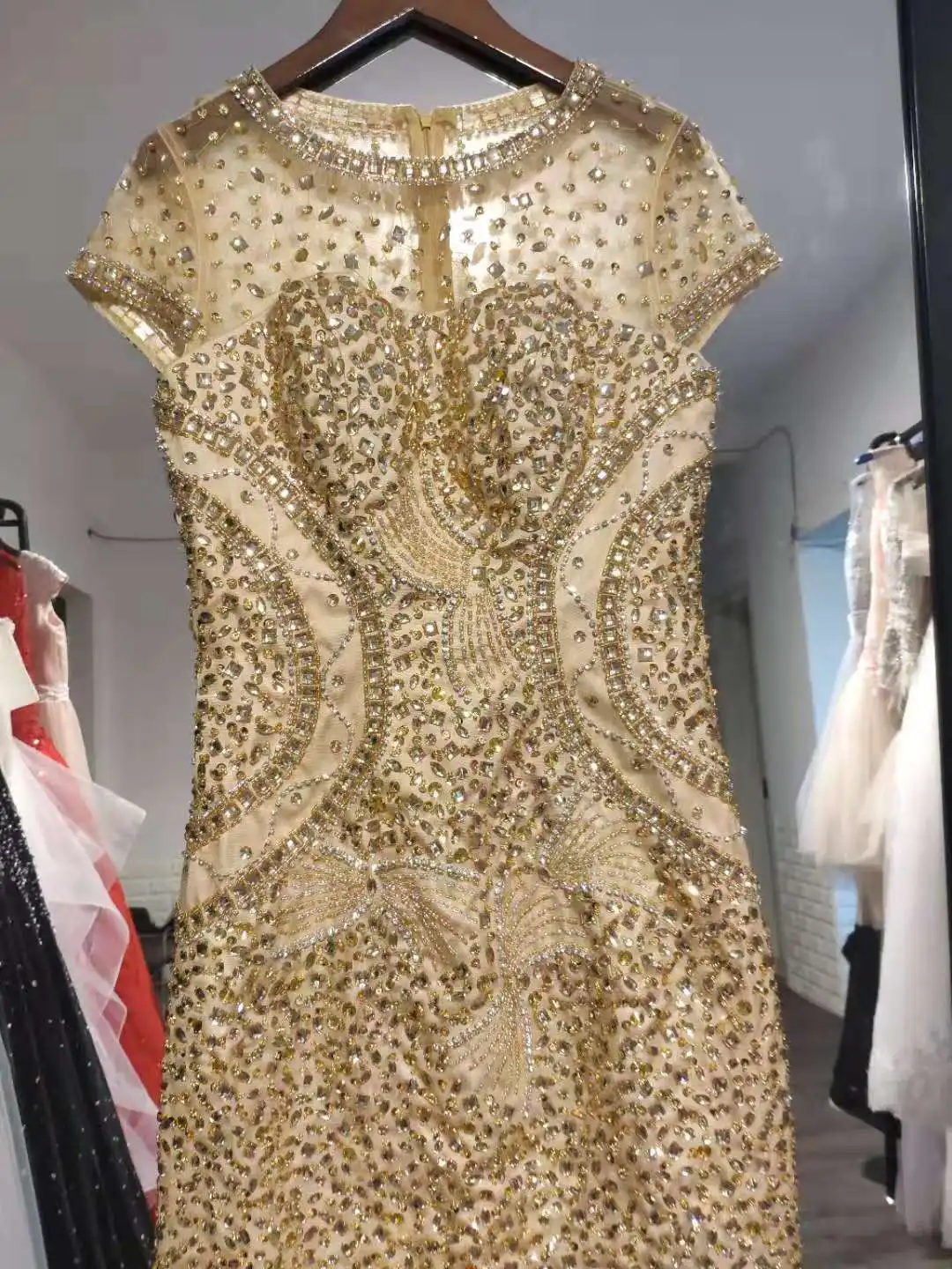 Роскошные блестящие вечерние платья с коротким рукавом и блестками 2019