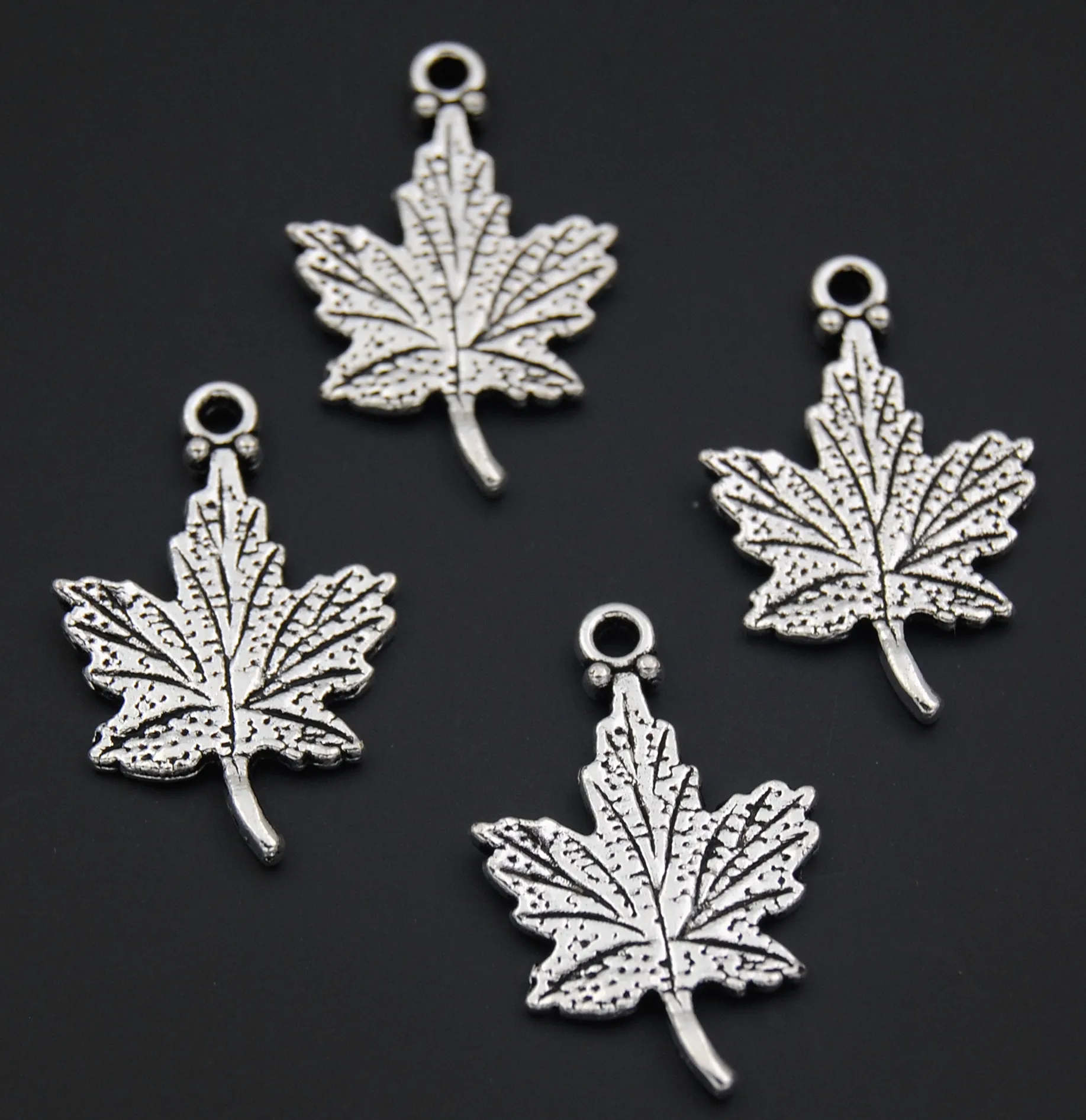 10 шт. маленькие подвески в виде листьев кленового дерева серебристого цвета