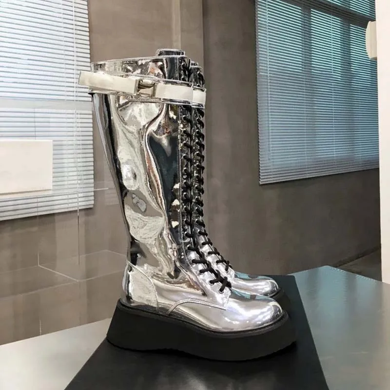 

Зимняя коллекция 2021 года, высококачественная искусственная кожа, до колена, на шнуровке, толстая резиновая подошва, серебристая