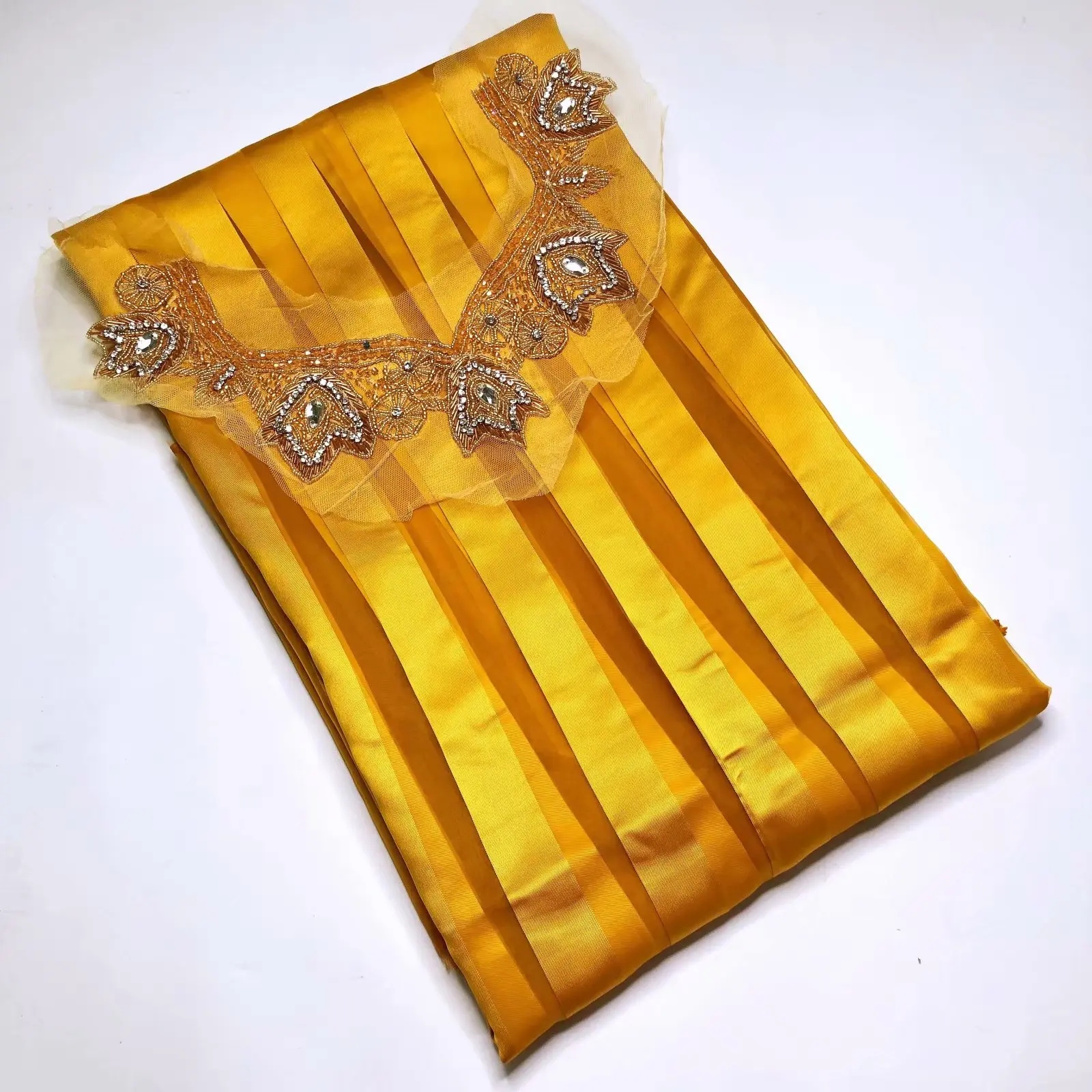 Швейцарские кружева расшитое золотистым кружевом лента чистая кружевной