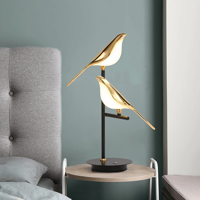 Современная светодиодсветодиодный настольная лампа Bird с поворотом на 360