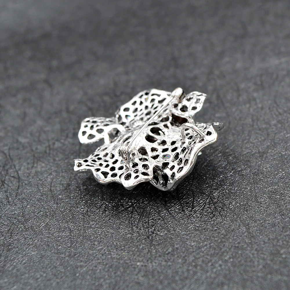 

CINDY XIANG Rhinestone Leaf Brooches For Women Vintage Hollow-out Pin Brooch Elegant Fashion Accessories Autumn Design