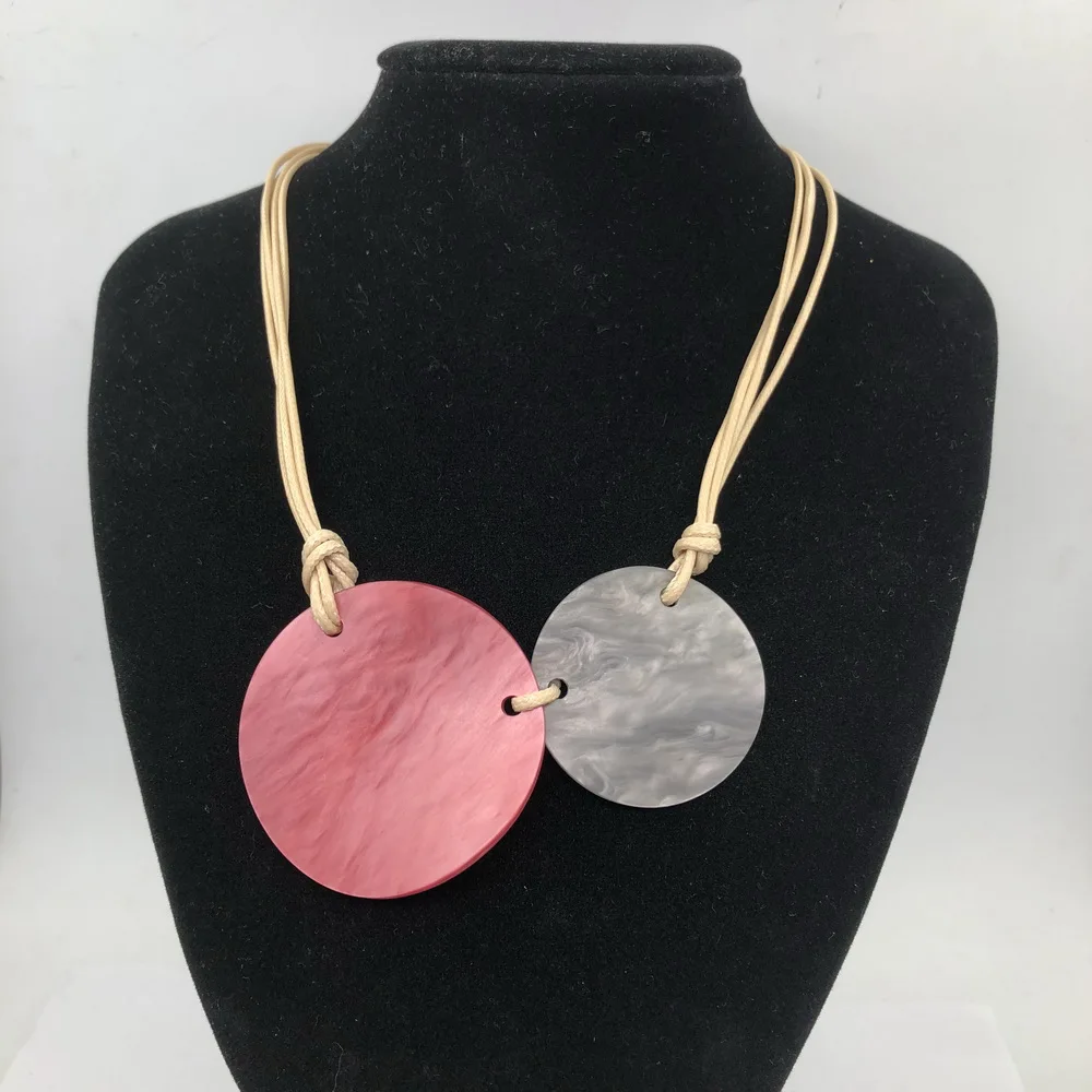 Цепочка с подвеской Женская круглая модное простое ожерелье из смолы длинная