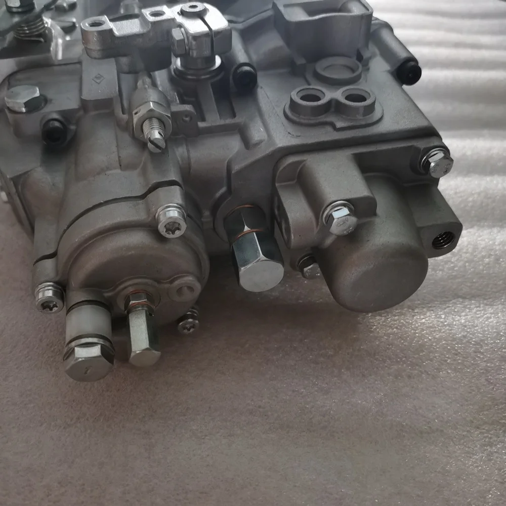 Топливный насос двигателя ZEXEL 6BG1, топливный насос 101605