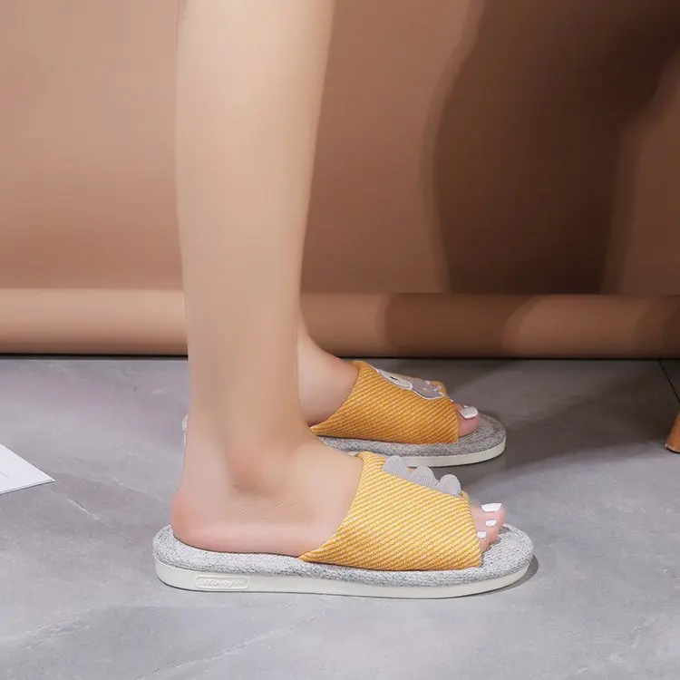 

2021 new cotton and linen slippers female home autumn and winter couple indoor cute cartoon comfortable silent male slippers
