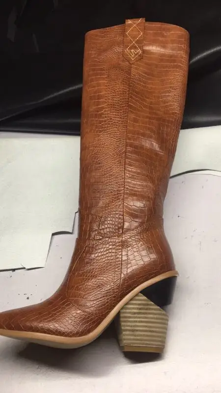 brown long boots Сапоги на высоком каблуке в необычном стиле; женские высокие ботинки в стиле панк с острым носком; женские ботильоны на танкетке, без застежки, с деревянным лицевым покрытием, со змеиным узором - Цвет: brown long boots