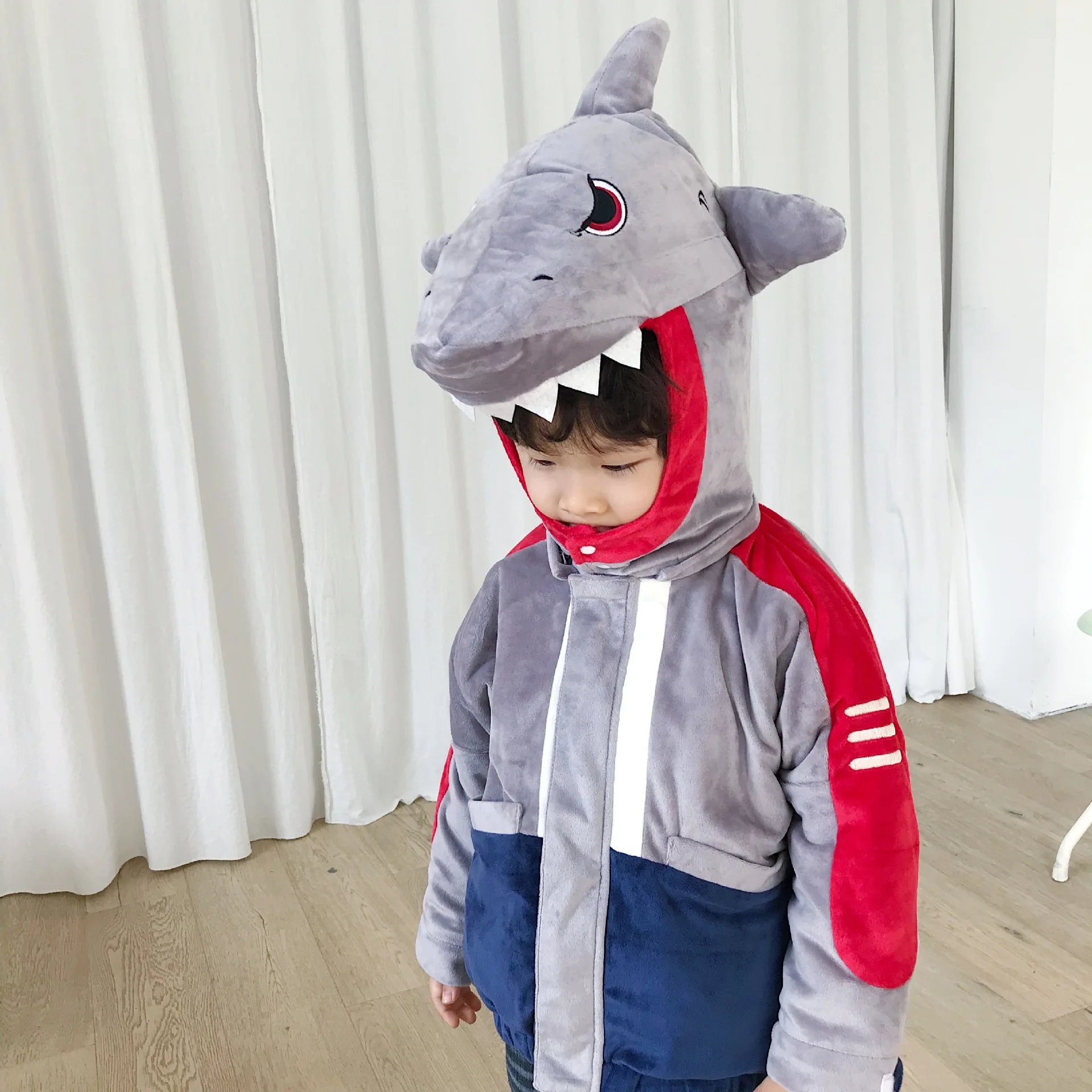 Tonytaobaby/новая зимняя одежда для мальчиков и девочек; пальто с акулой; хлопковые пальто с объемной акулой; детская куртка