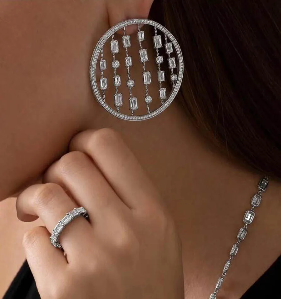 

Europe fashion exaggerated style circle magazine cover model earrings shiny zircon large hoop elegant women classic ear jewelry