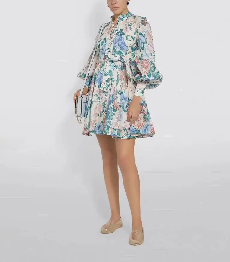 Кремовое короткое льняное платье с цветочным принтом VERITY ROULEAU мини оборками и длинными рукавами пуговицами