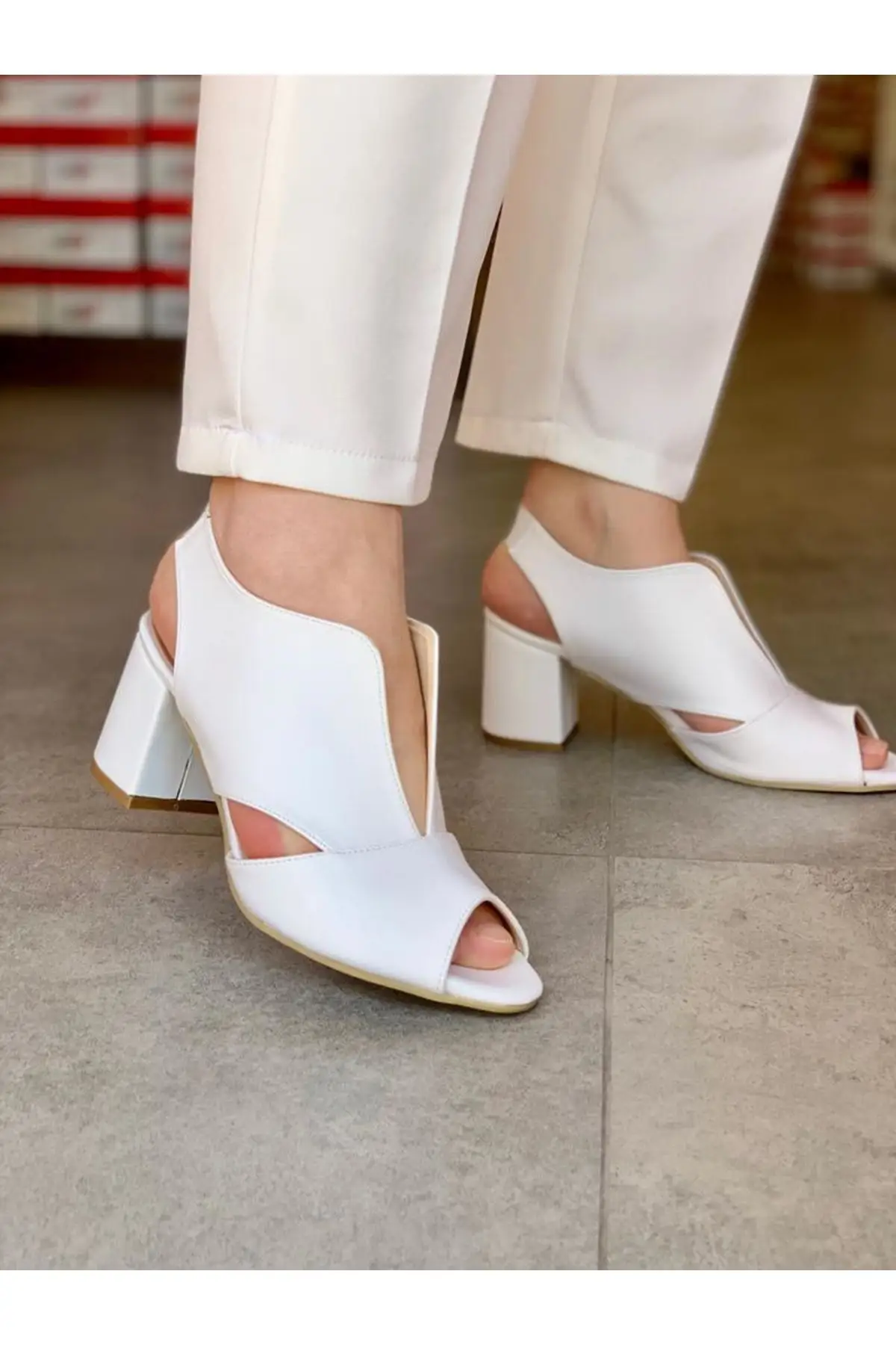 

2021 Ladies Pumps The back of the heels of backsheels-white New Fashion Stylish Lady Party Women Pumps Shoes