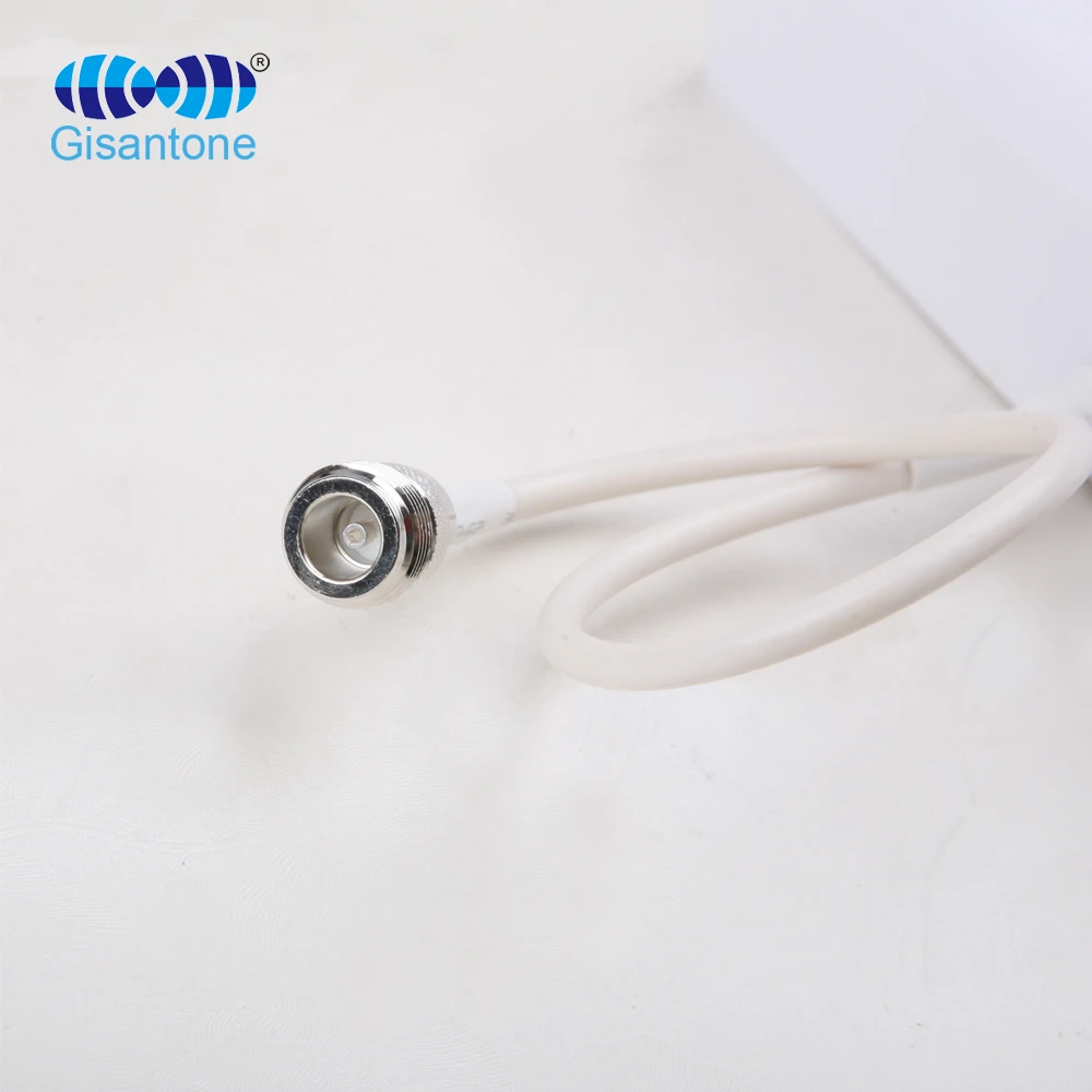 

High gain wireless panel antenna