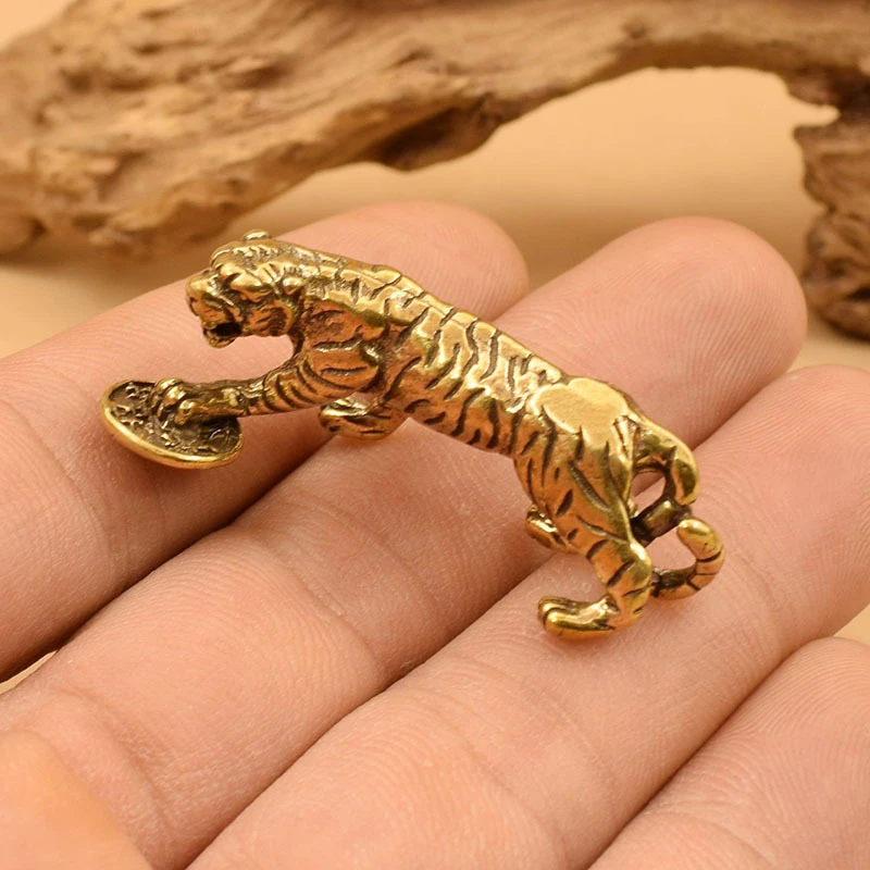 

Brass Zodiac Tiger Animal Keychain Copper Shouting Beast Car Keyring Handmade Craft Bronze Forest King Bag Hanging Pendant Gifts
