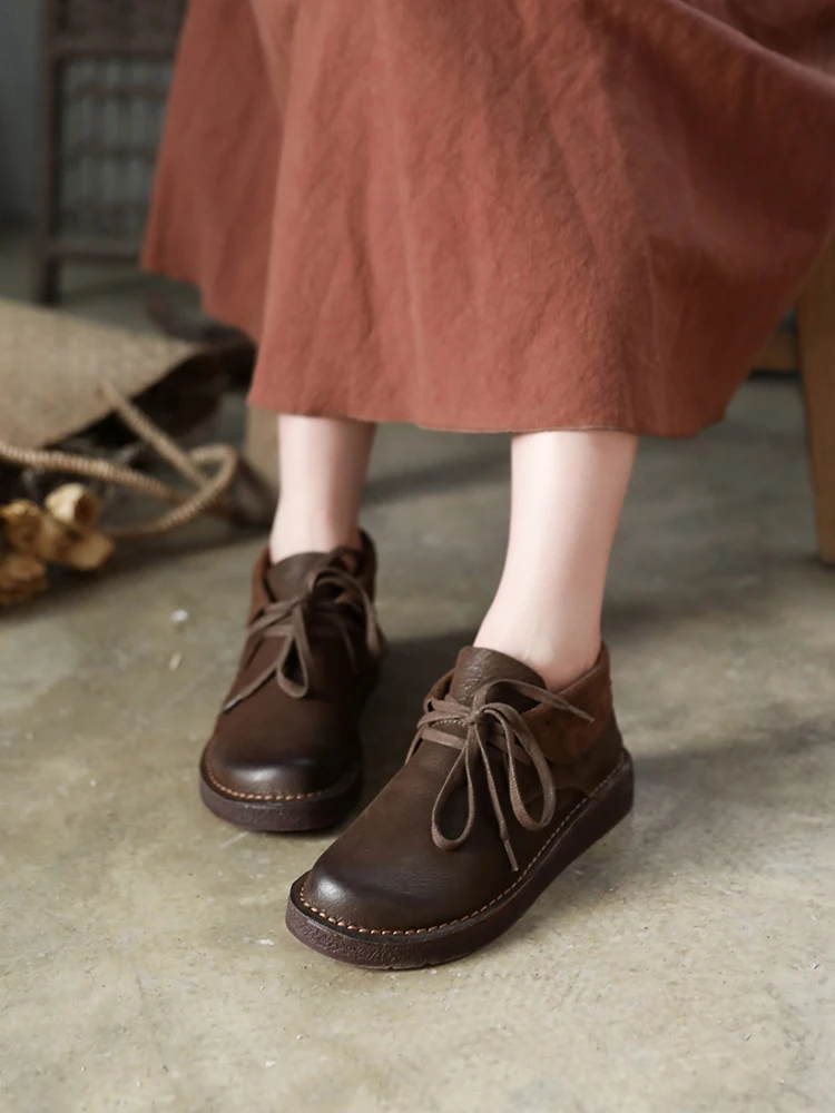 Женские туфли из натуральной кожи на шнуровке с круглым носком