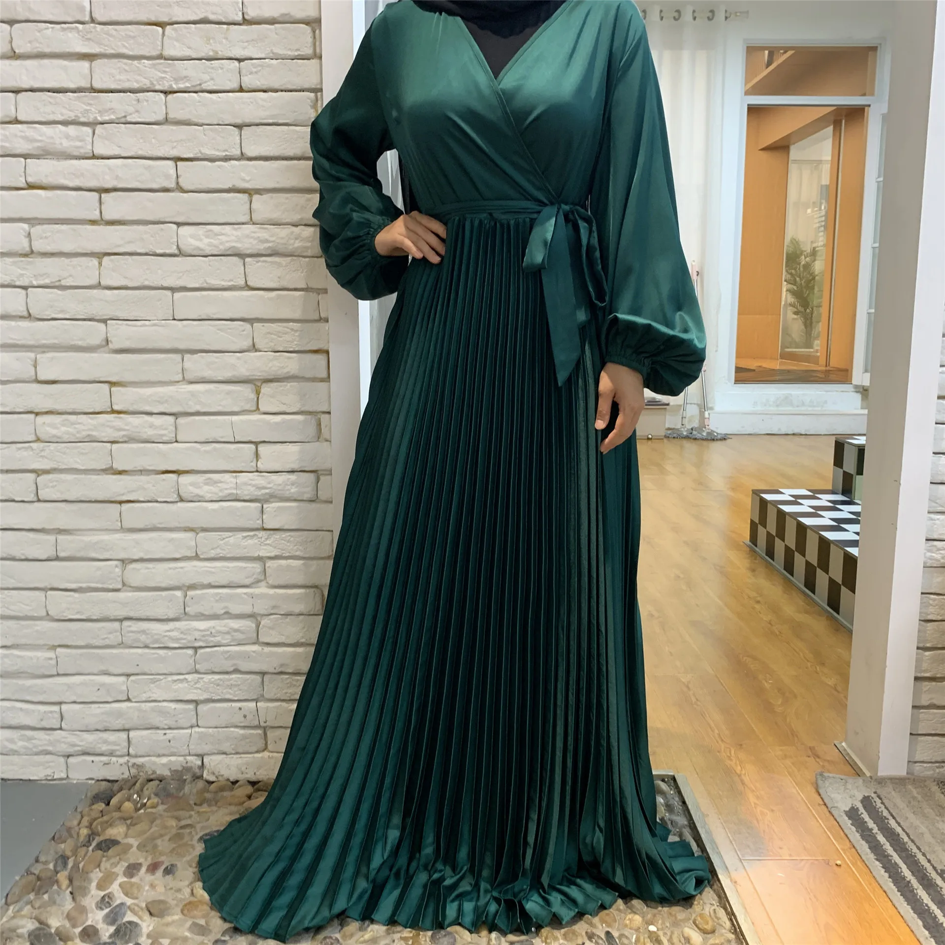 

Satin Abaya Hijab Dress Muslim Women Beading Elegant Slim Waist Solid Color Arab Islamic Dubai Turkey Eid Ramadan Clothing