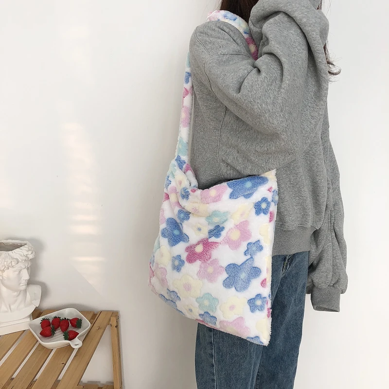 

Print Bags for Women Soft Plush Shoulder Bags Female Large Capacity Messenger Bag Winter Warm Fluffy Adjustable Shoulder Straps