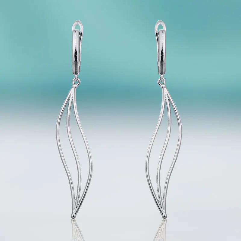 silver MAIKALE, трендовые геометрические Висячие серьги для женщин, медные золотые длинные серьги, простые кривые серьги, изысканные ювелирные изделия, свадебный подарок - Окраска металла: silver