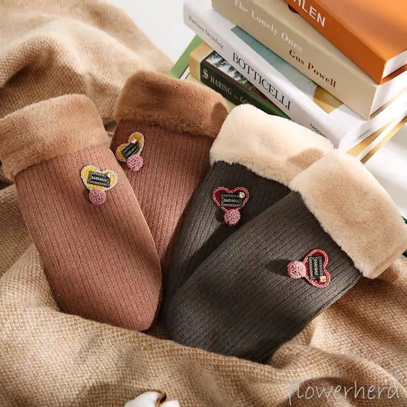 Зимние женские бархатные толстые теплые милые студенческие перчатки Ins с сердцем