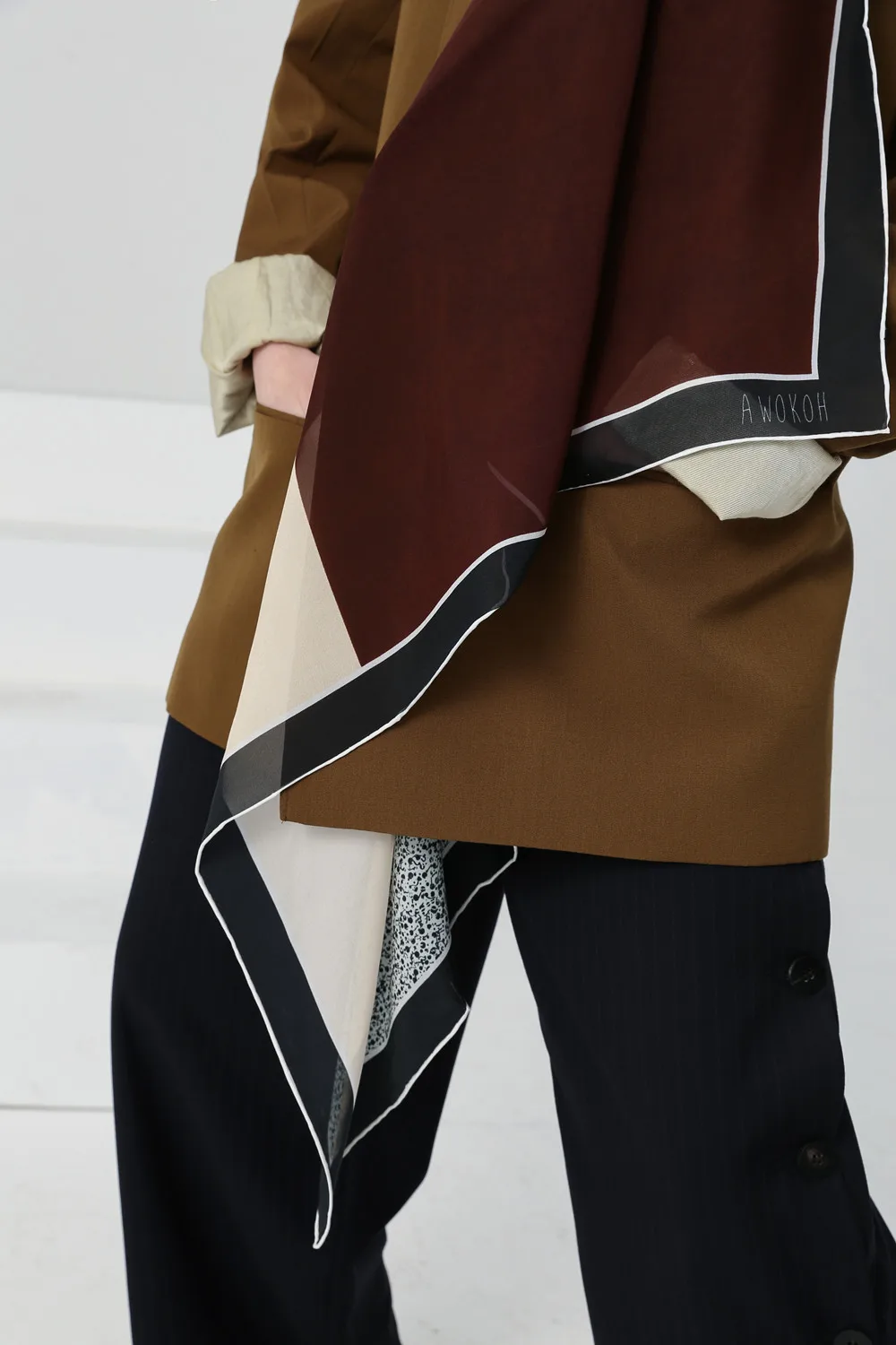 

110*110cm Fashion Temperament Silk Chiffon Scarf for Ladies Contrast Color Silk Scarf Big Square Scarf Sunscreen Silk Scarf