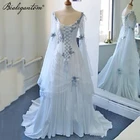 Винтажное кельтское свадебное платье белого и бледно-голубого цвета, средневековое свадебное платье с глубоким вырезом, корсет с длинными рукавами-колокольчиками и цветами WD57