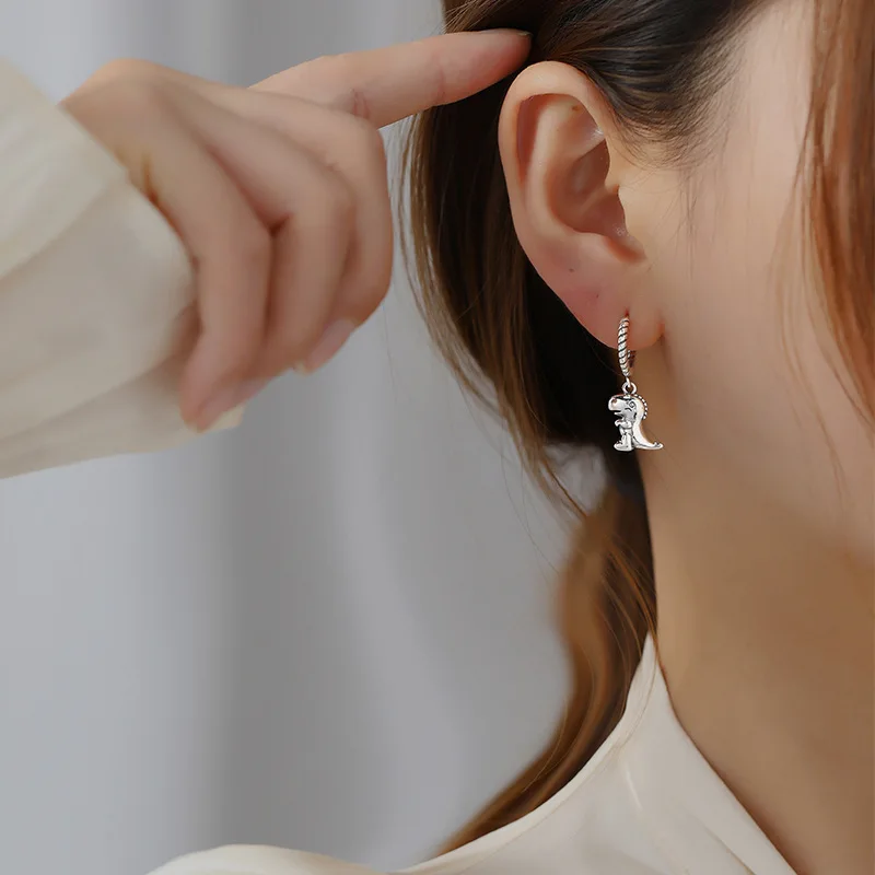 Серьги Серебряные в форме рога асимметричные динозавра | Украшения и аксессуары