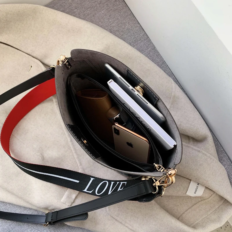 

New Messenger Bag Women Bucket Shoulder Bag Large Capacity Vintage Matte PU Leather Lady Handbag Luxury Design Black Bag Purses