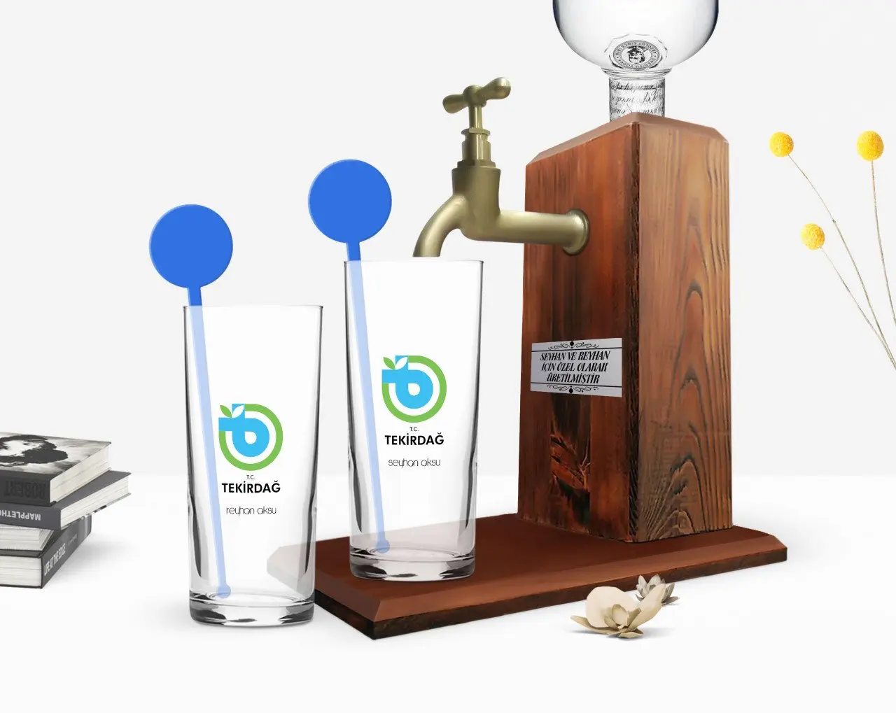 

Персонализированные Цветные принты текирдаг дизайн туристических двойной водки чашки и деревянный стеллаж для водки подставка подарок ...