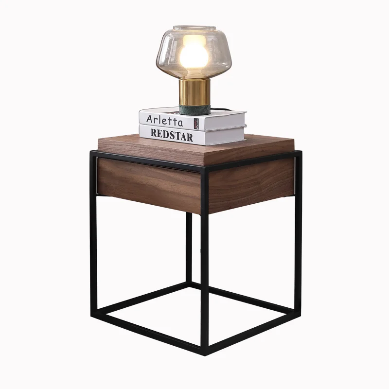 Прикроватный столик в скандинавском стиле узкий и современный с коваными краями