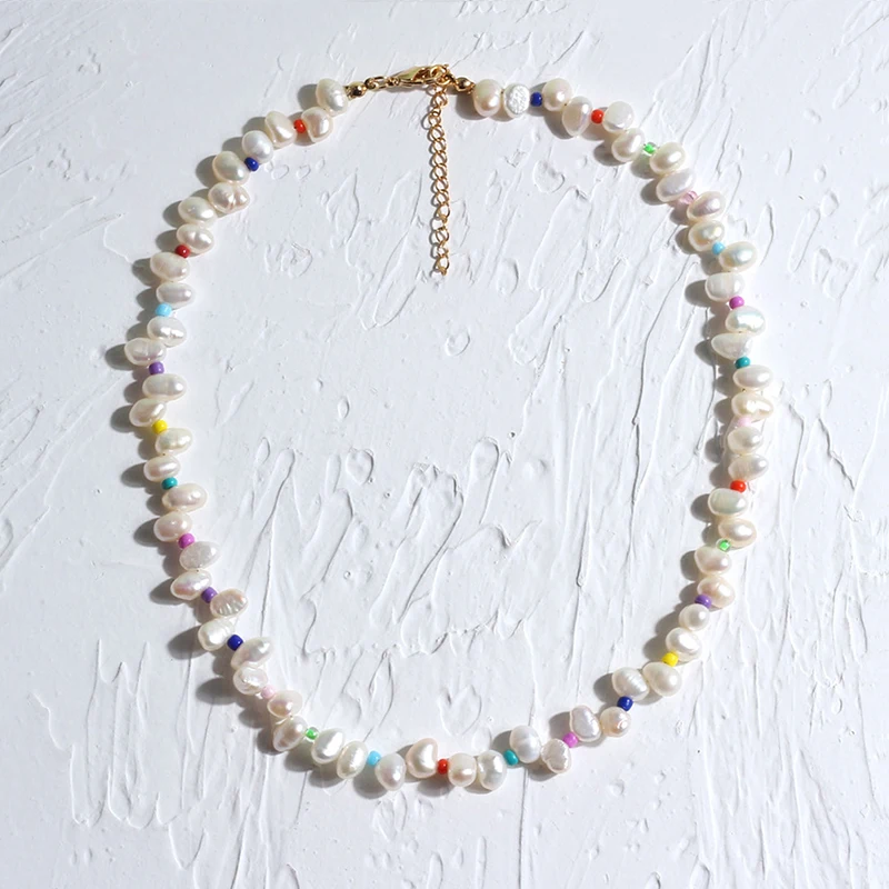 

Ожерелье из натурального жемчуга женское, короткое Ювелирное Украшение в богемном стиле с разноцветными бусинами радужной расцветки, 2022