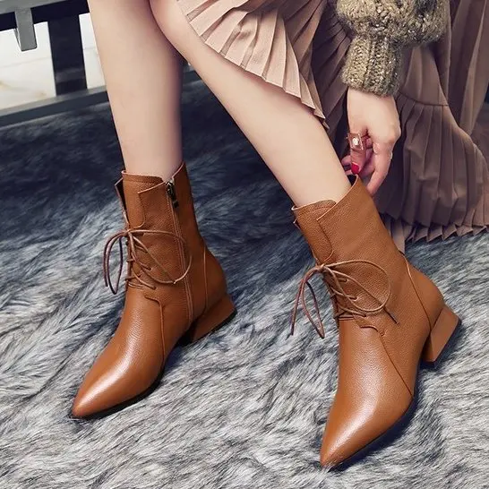 Зимние женские ботинки в британском стиле до середины икры с острым носком и